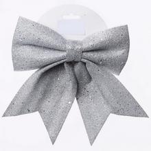 Stříbrná mašle s třpytkami na vánoční dekorace.