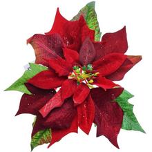 Umělá červená poinsettie na klipu.