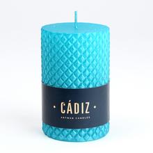 Tyrkysová vánoční svíčka CADIZ s texturou.