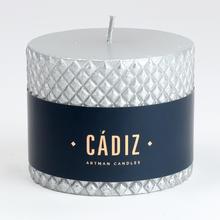 Vánoční svíčka CADIZ ve stříbrné barvě.