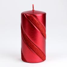 Červená vánoční svíčka s pruhy