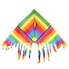 Barevný drak o šířce 130 cm.