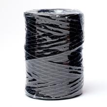 Černý špagát Raphia v roli.