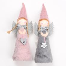 Dvě stojící andělíky s různými barvami a detaily.