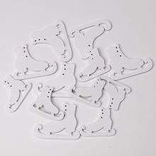 Bílé dřevěné brusle na dekoraci, balení 12 kusů.