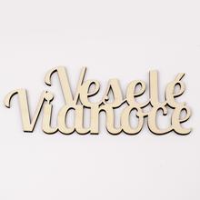 Dřevěný výřez s nápisem Veselé Vánoce.