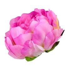 Umělá pivoňka ve světle fialové barvě s průměrem 10 cm.