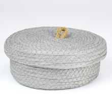 Košík s papírovým víčkem v šedé barvě, střední, průměr 23 cm.