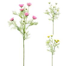 Umělé květiny Gerbera v různých barvách.
