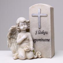 Smutný anděl se srdcem a křížem.