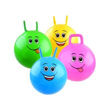 Skákací míče v různých barvách s usmívajícími se tvářemi.