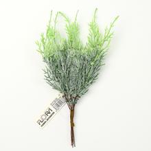 Umělý zápich cypřiše sněhového, 20 cm.