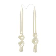 Točené svíčky v bílé barvě, balení 2 kusy, délka 27 cm.