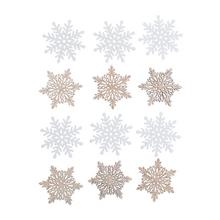 Sněhové vločky ze dřeva v mixu bílé a přírodní barvy.