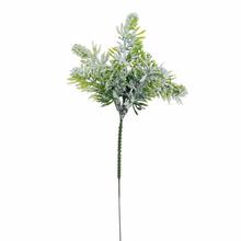 Zasněžená jedle s délkou 26 cm.