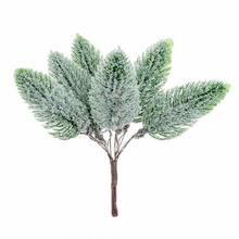 Zasněžená jedle v bílé a zelené barvě, 15 cm.