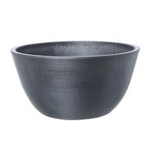 Malá černá mísa z umělého materiálu.