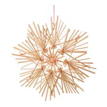 Ozdoba z přírodní slámy ve tvaru hvězdy.