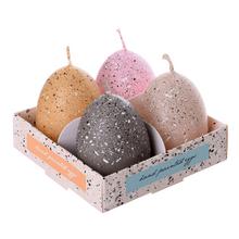 Sada svíček ve tvaru vajec s tečkami.