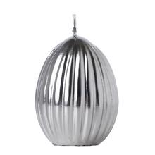 Malé rýhované stříbrné vejce