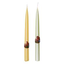 Velikonoční svíčky ve tvaru špičky, žlutá a zelená s dekorací kuřátka.