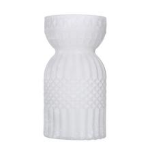 Bílá skleněná váza s efektem ledu, výška 29 cm, průměr 15 cm.