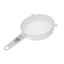 Plastové sítko s průměrem 16 cm.
