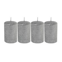 Sada čtyř stříbrných glitrových svíček.