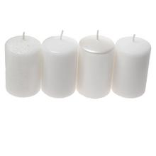 Bílý mix svíček v balení po čtyřech kusech.