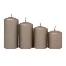 Sada čtyř béžových adventních svíček.
