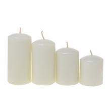 Sada čtyř bílých adventních svíček.