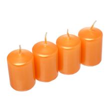 Adventní svíčky v oranžové barvě.