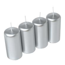 Sada stříbrných adventních svíček.