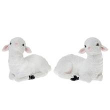 Bílé ovce z polyresinu na Velikonoce.