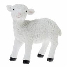 Bílá ovce z polyetylénu na Velikonoce.