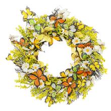 Zelenožlutý věnec s motýly a květinami.