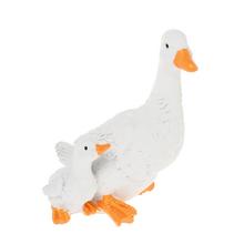 Bílá kachna s kachničkou z polyresu.