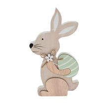 Dřevěný zajíček s vajíčkem v přírodní zelené barvě.