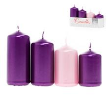Sada adventních svíček v fialové a růžové barvě.