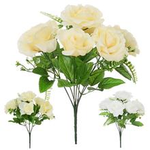 Kytice umělých růží mix v bílé a krémové barvě.