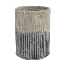 Květináč se zlatými a černými proužky, průměr 16 cm, výška 23 cm.