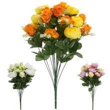 Kytice umělých květin s růžemi, anemonami a pivoňkami v žluté, oranžové, červené, zelené a fialové barvě.