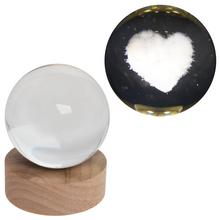 LED koule sklo na dřevěném podstavci s podsvícením srdce.