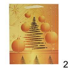 Dárková taška na Vánoce s dekorací.