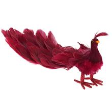 Bordový páv z textilu a peří.