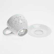 Aromalampa ve tvaru hrníčku se srdíčky, bílá porcelánová.