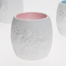 Aromalampa s anděly z porcelánu v bílo-modré barvě.
