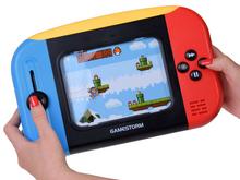 Hra na konzolu s retro arkádovou plošinovkou