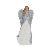 Šedý anděl modlící se s detailními křídly.