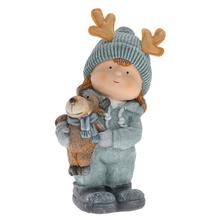 Dívka se sobíkem v modrém oblečení.